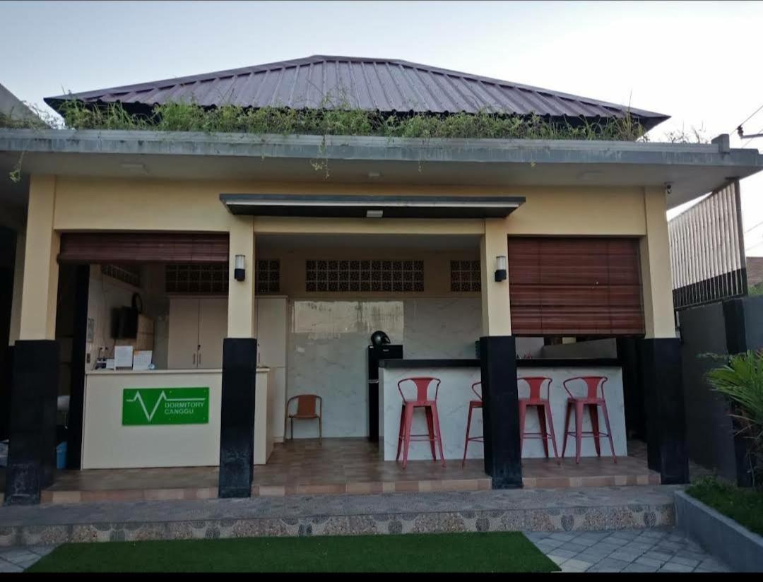 V Canggu Dormitory Kültér fotó